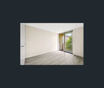 Bright, breezy apartment in a prime lifestyle setting - Photo 5