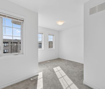 For Lease - 21 Pumpkin Corner Crescent, Barrie, Ontario - Photo 3
