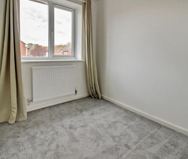 2 bedroom end of terrace house to rent - Photo 2