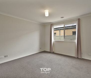 Beautifully Maintained 4-Bedroom Home Close to Top Schools!! - Photo 2