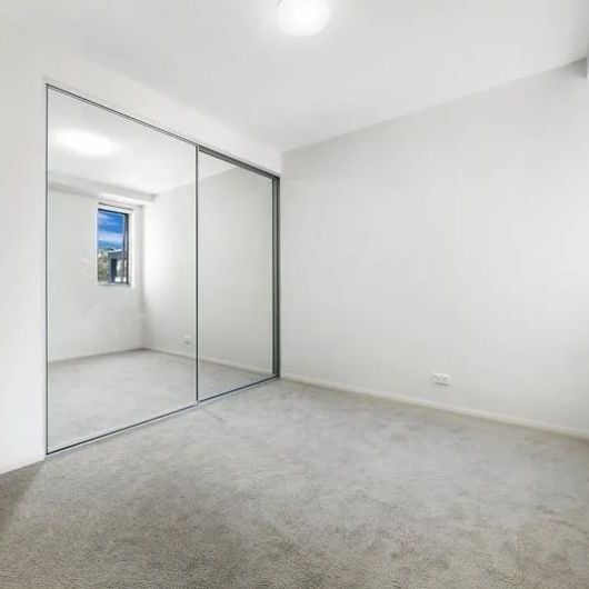 Modern Apartment in Prime Location - Photo 1