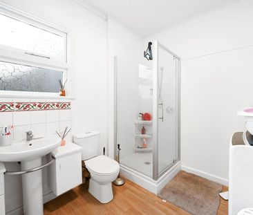 Sunny & Central Living – 2-bedroom Gem - Photo 4