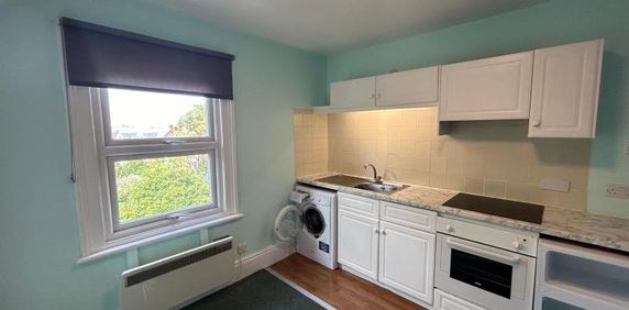 London Road, Guildford, GU1 - Photo 2