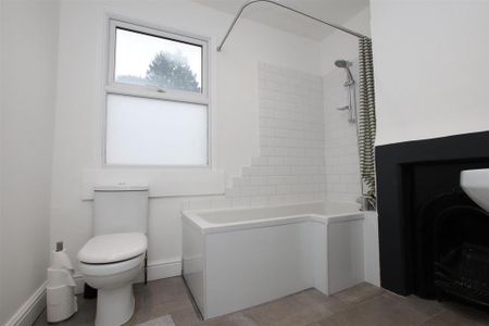 3 bedroom apartment to rent - Photo 2