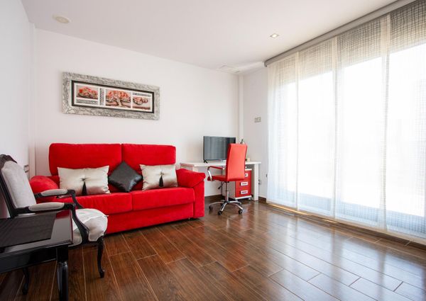 REF.7729 — Luxury Villa with Private Pool 500 Metres from the Sea