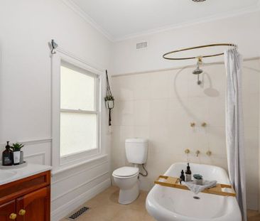 Charming Weatherboard Home - Photo 6