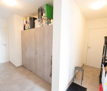 Instapklaar lichtrijk appartement met 2 slaapkamer, garagebox en zéér ruim terras! - Foto 2