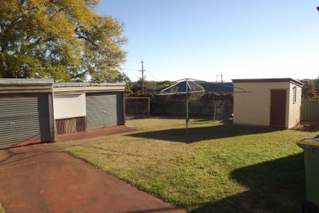 2 Bedroom House Short Stroll to Northpoint Shopping Centre & Parks! - Photo 3