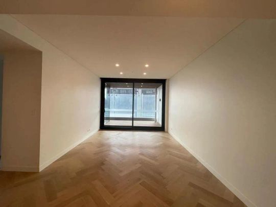 “Half minute walk to Town Hall Station & Near New& Timber Floor & One bedroom plus study room” - Photo 1
