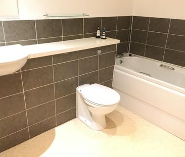 2 bedroom flat to rent - Photo 2