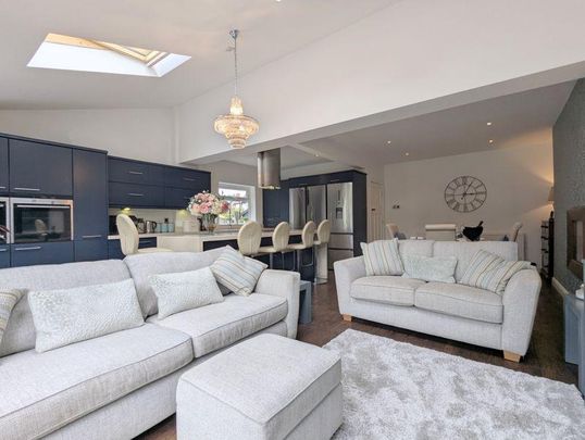 2 bedroom property to rent - Photo 1