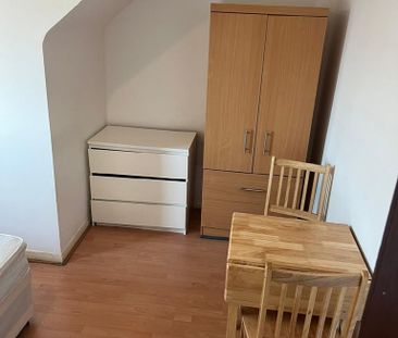 Woodland Way, London, NW7 - Photo 2