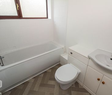 Glastonbury Road - Photo 4
