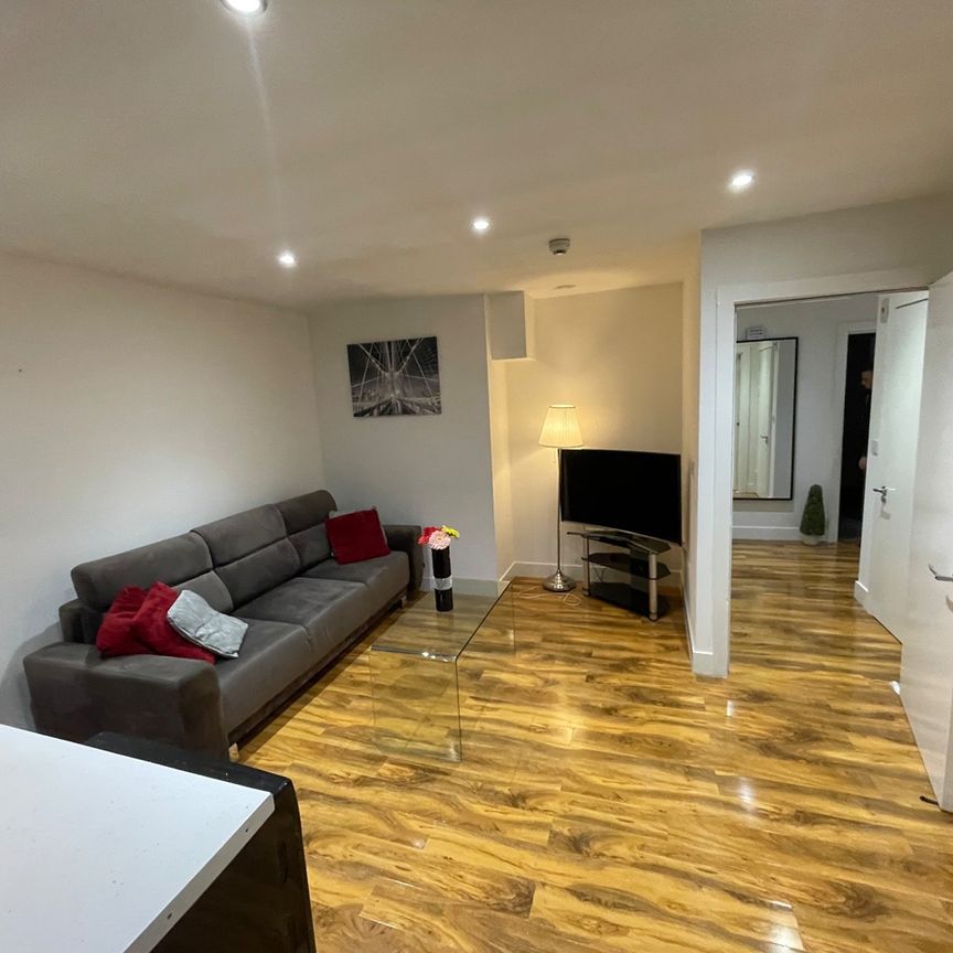 3 Bed Flat, The Lock Building, M1 - Photo 1