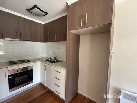 2/43 Gillies Street, Fairfield VIC 3078 - Apartment For Rent | Domain - Photo 5