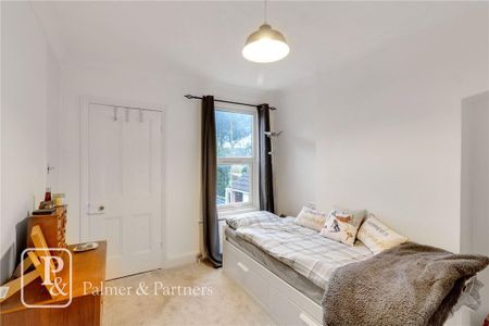 2 bedroom end of terrace house to rent - Photo 2