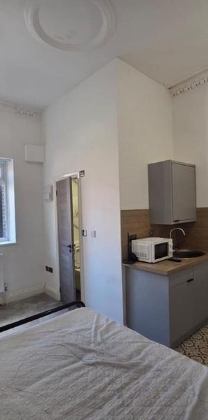 Studio to rent - Photo 2