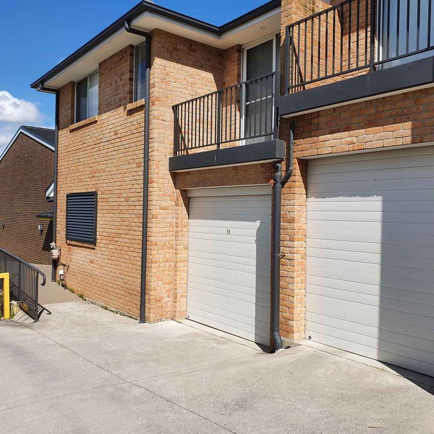 MODERN 3 BEDROOM TOWNHOUSE - Photo 1
