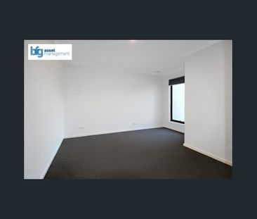 Three Bedroom Townhouse In Quiet Court! - Photo 5