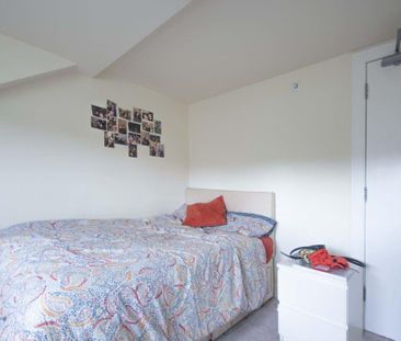 3 bedroom flat to rent - Photo 6