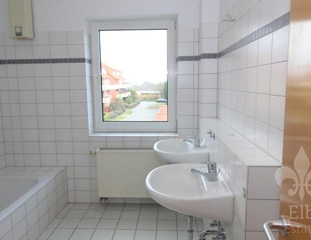 Großzügige 3 Raum Wohnung mit Balkon, Tageslichtbad und Keller im Lindenplatz/Hermsdorf - Photo 1