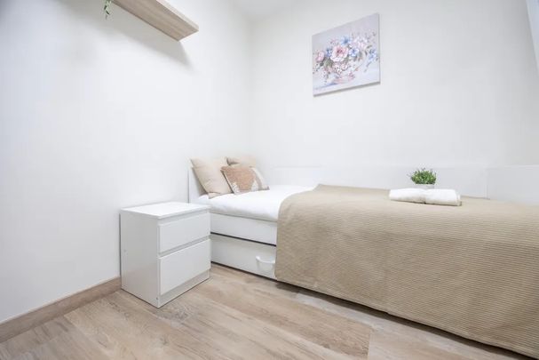 Avinguda de la Plata, Valencia, Valencian Community 46013 - Photo 1