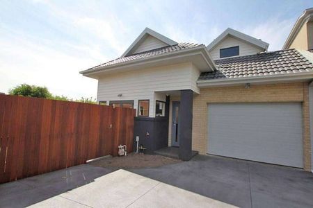 Contemporary Bayside Townhome - Photo 2