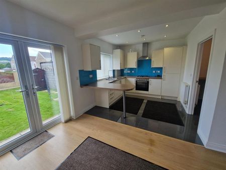 3 bedroom detached house to rent - Photo 2