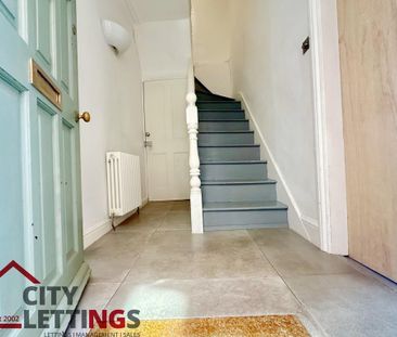 4 bedroom end of terrace house to rent - Photo 1