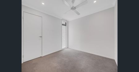 In a serene corner of central Caloundra, this modern townhouse puts beaches, cafés, and shops just a stroll away. - Photo 4