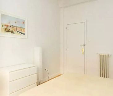 Calle de Santa Cruz de Marcenado, Madrid, Community of Madrid 28015 - Photo 1