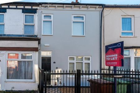 1 bedroom in a house share to rent - Photo 4