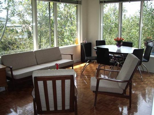 Bright 2 Bed in Elwood - Photo 1
