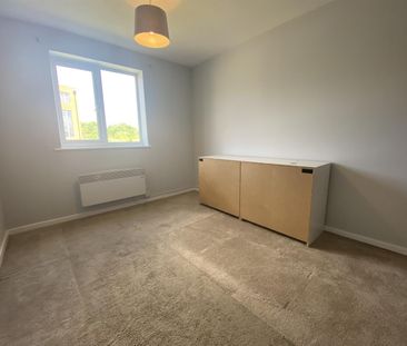 2 bed flat to rent in Springwood Crescent, Edgware, HA8 - Photo 2