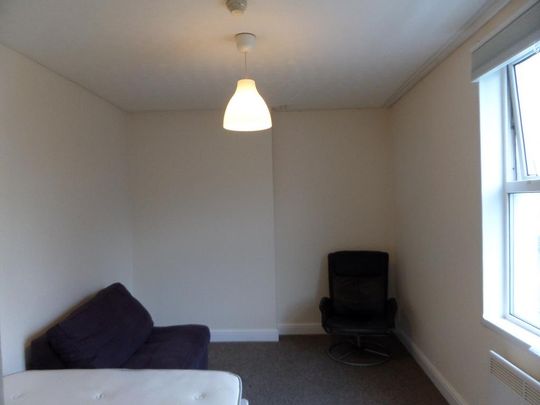 1 bedroom bedsit to rent - Photo 1