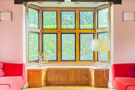 6 bed Detached for rent - Photo 5