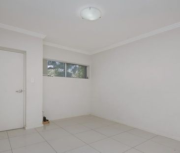 Convenient Living Apartment - Photo 3