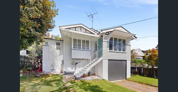 Stunning 3-Bedroom Home with Low Maintenance Garden Take the 3D Virtual Tour - Photo 1