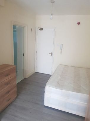 Studio Flat, Station Road, N11 - Photo 1