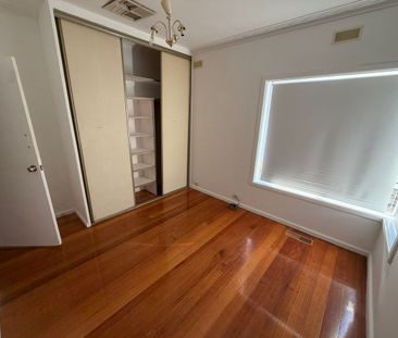 Classic 4Br Home in Sunshine West! - Photo 5