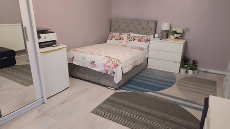 Room in a Shared Flat, Gayton House, E3 - Photo 4