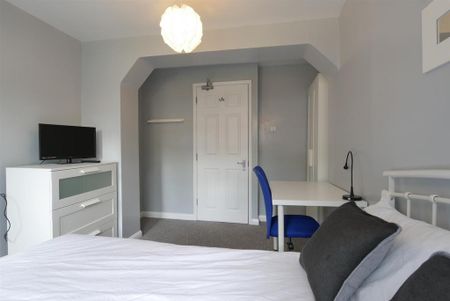 1 bedroom in a house share to rent - Photo 4