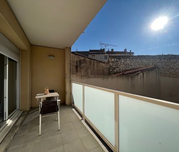 NIMES SECTEUR ARENES - T2 MEUBLE avec PARKING et TERRASSE - Photo 6