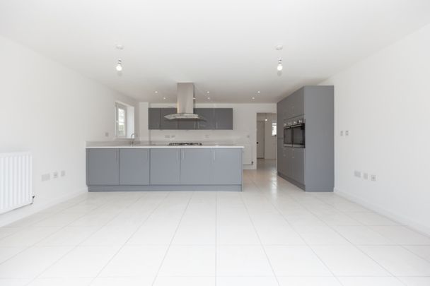 Camp Road, Heyford Park - Photo 1