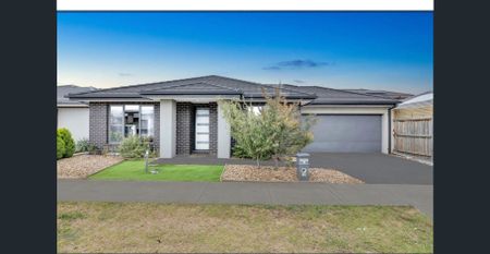 Modern Family Home for Rent – 22 Folkestone Road, Werribee VIC 3030 - Photo 2