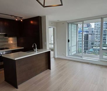 Pleasant wide City View, 2 bedroom 2 Baths & Den - Photo 1