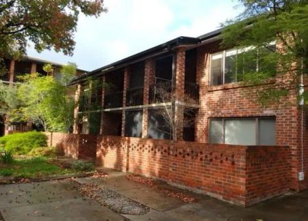 “CONVENIENT CITY FRINGE LIVING!” - Photo 4