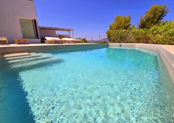 LUXURY villa with 3 bedrooms for rent in Javea