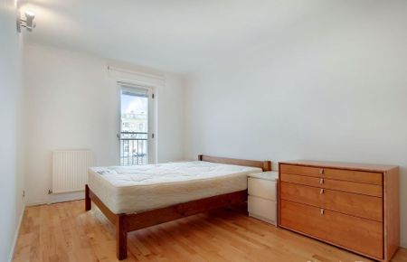 2 Bed Flat, Queen Of Denmark Court, SE16 - Photo 3