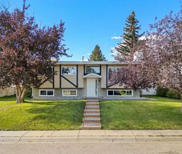 Beautiful Bi-level house with a single and Double Garage with four-post Hoist | Calgary - Photo 1